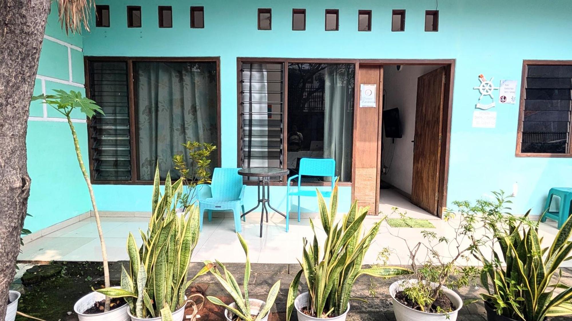 Homey Guesthouse Kertajaya Surabaya Exterior photo
