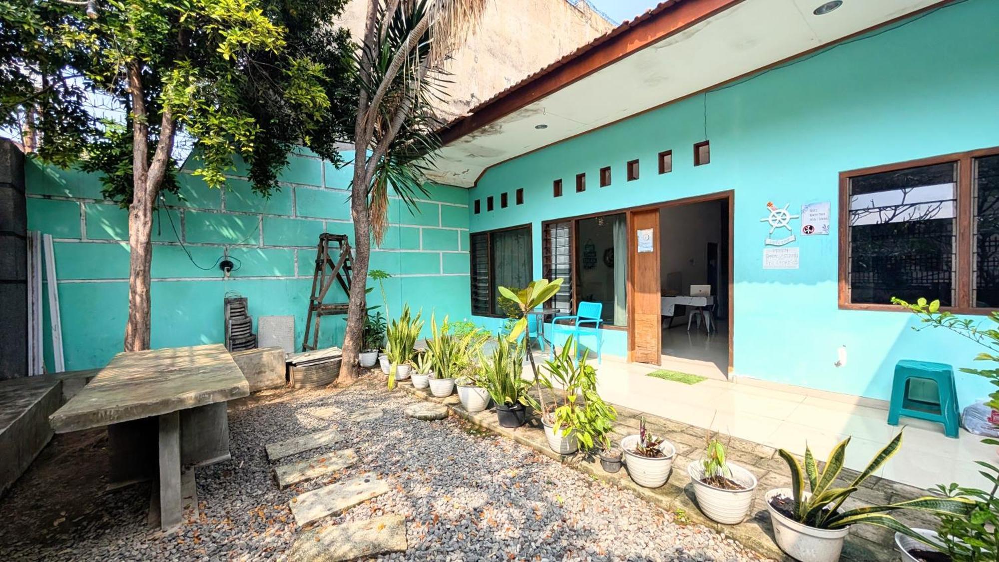 Homey Guesthouse Kertajaya Surabaya Exterior photo