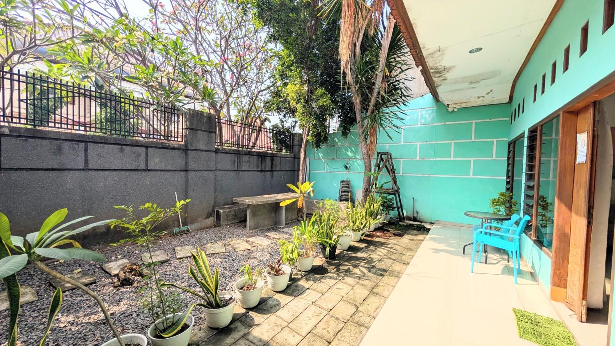 Homey Guesthouse Kertajaya Surabaya Exterior photo